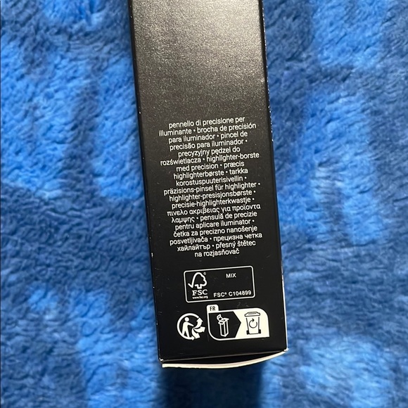 Fenty Beauty Highlighting Brush in Black and White - Picture 4 of 8